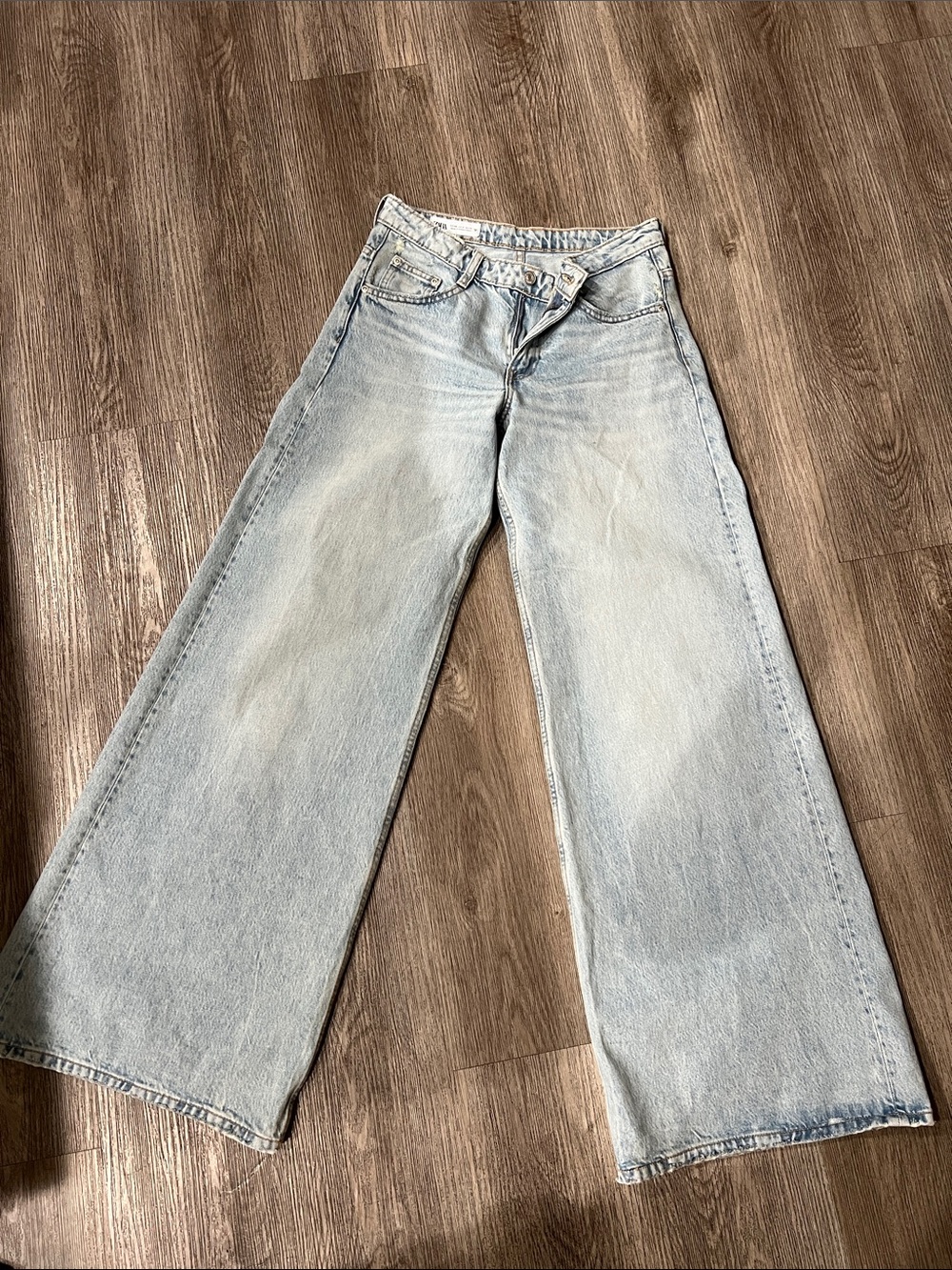 Zara Light Wash Wide Leg Women’s Jeans - Casual Everyday Fit